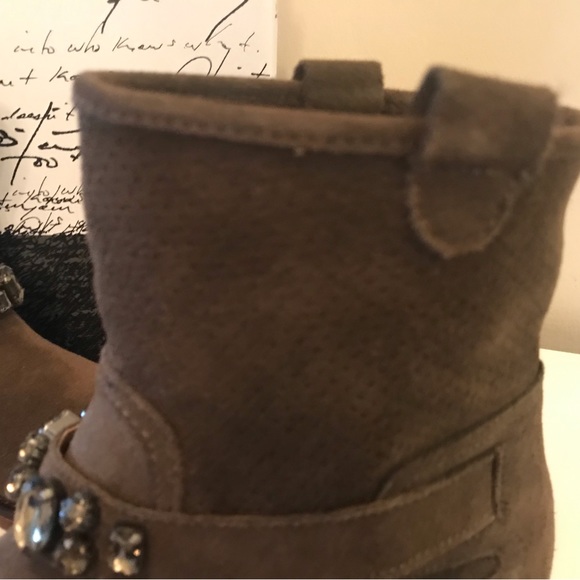 Kenzie ankle boots 8.5m Olive suede like new new stylish dress up/down comfy - Picture 4 of 15